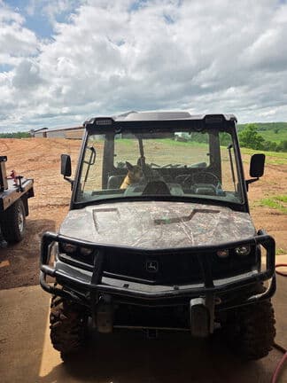 Image of John Deere XUV 835M equipment image 2