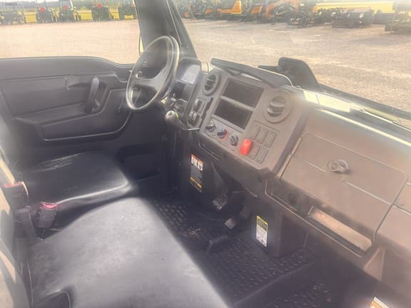 Image of John Deere XUV 835M equipment image 4