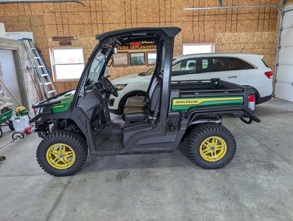 Image of John Deere XUV 835M equipment image 1
