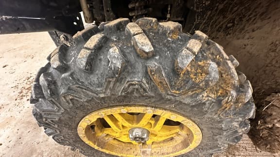 Image of John Deere XUV 835M equipment image 1