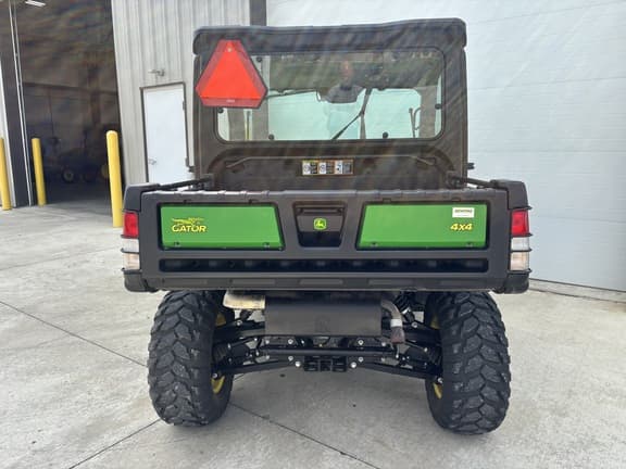 Image of John Deere XUV 835M equipment image 4
