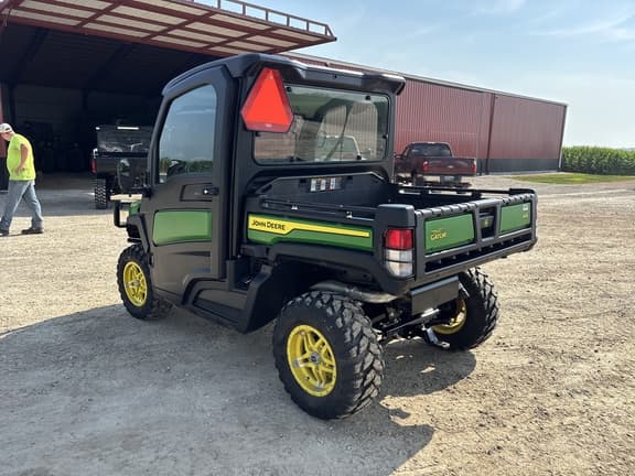 Image of John Deere XUV 835M equipment image 3