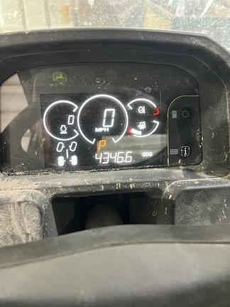 Image of John Deere XUV 835M equipment image 2