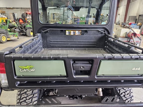 Image of John Deere XUV 835M equipment image 3