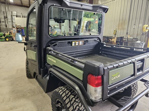 Image of John Deere XUV 835M equipment image 2