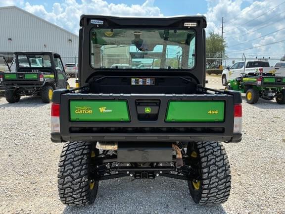 Image of John Deere XUV 835M equipment image 1