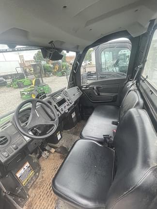 Image of John Deere XUV 835M equipment image 2