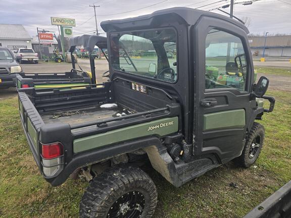 Image of John Deere XUV 835M equipment image 1