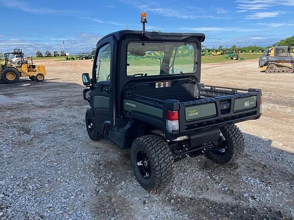 Image of John Deere XUV 835M equipment image 4