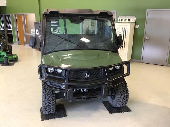 Image of John Deere XUV 835M equipment image 1