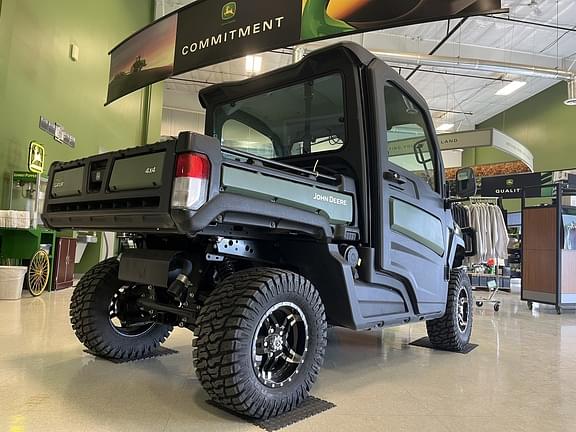 Image of John Deere XUV 835M equipment image 3