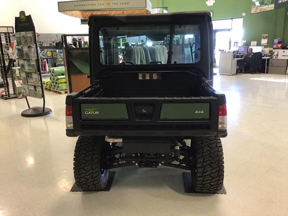 Image of John Deere XUV 835M equipment image 4