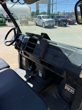 Image of John Deere XUV 835M equipment image 4