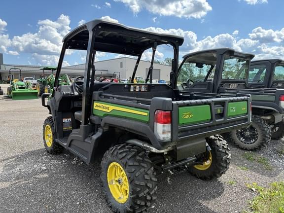 Image of John Deere XUV 835M equipment image 2