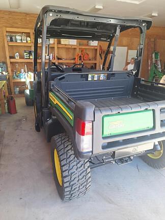 Image of John Deere XUV 835M equipment image 1