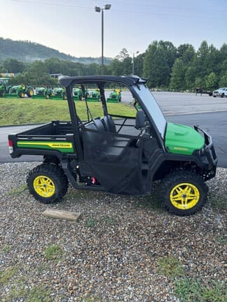 Image of John Deere XUV 835M equipment image 1