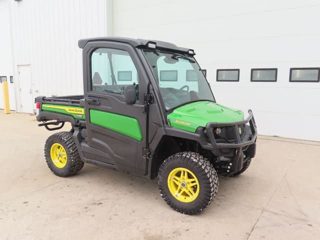 Image of John Deere XUV 835M equipment image 1