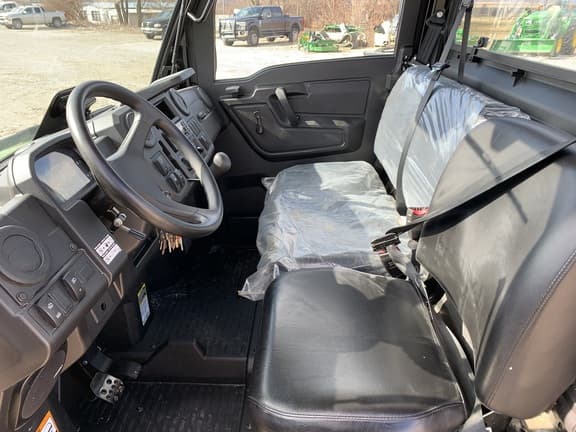 Image of John Deere XUV 835M equipment image 4