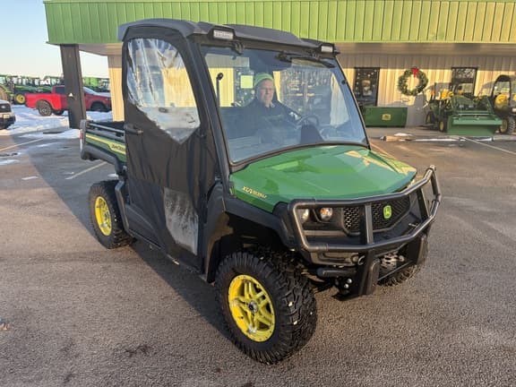 Image of John Deere XUV 835M equipment image 1