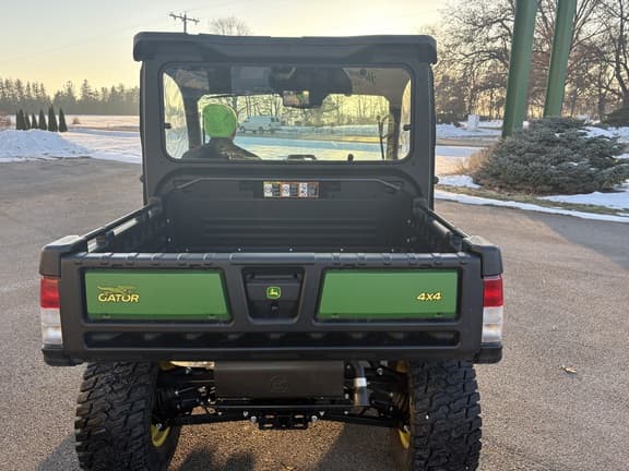 Image of John Deere XUV 835M equipment image 4