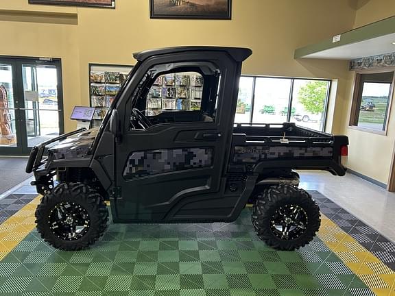 Image of John Deere XUV 835M equipment image 2