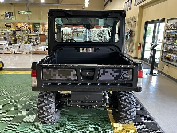 Image of John Deere XUV 835M equipment image 4
