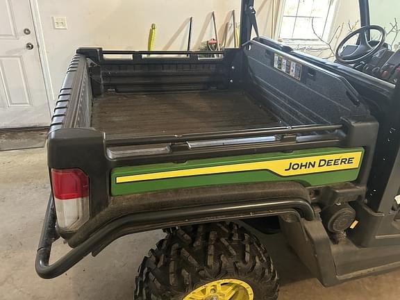 Image of John Deere XUV 835M equipment image 3