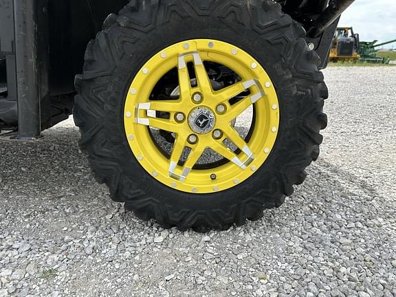 Image of John Deere XUV 835M equipment image 3