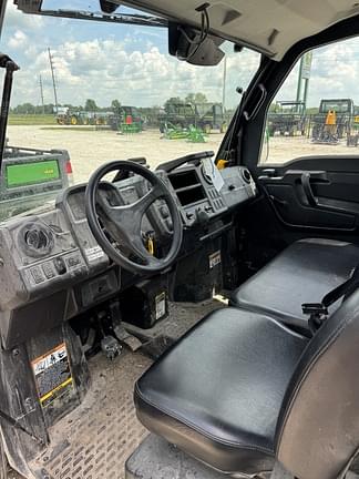 Image of John Deere XUV 835M equipment image 1
