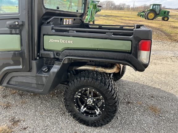 Image of John Deere XUV 835R equipment image 4