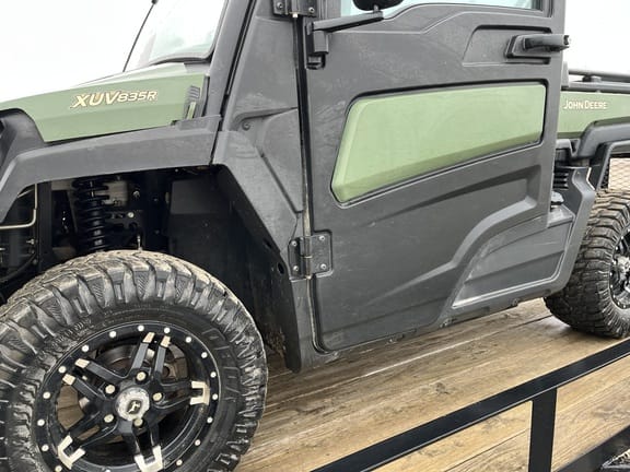 2024 John Deere XUV 835R Equipment Image0