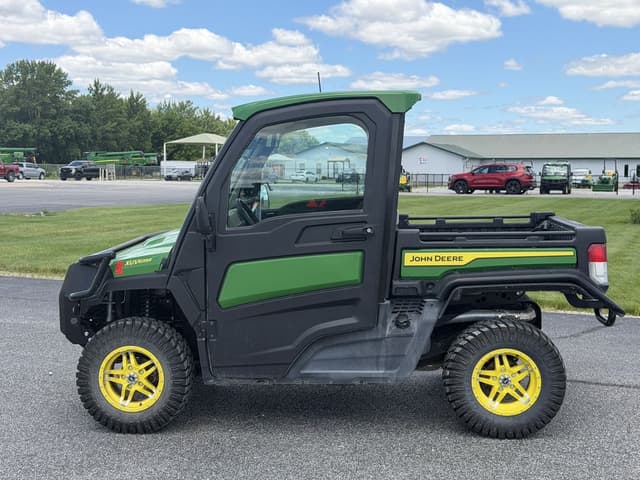 Image of John Deere XUV 835R equipment image 1