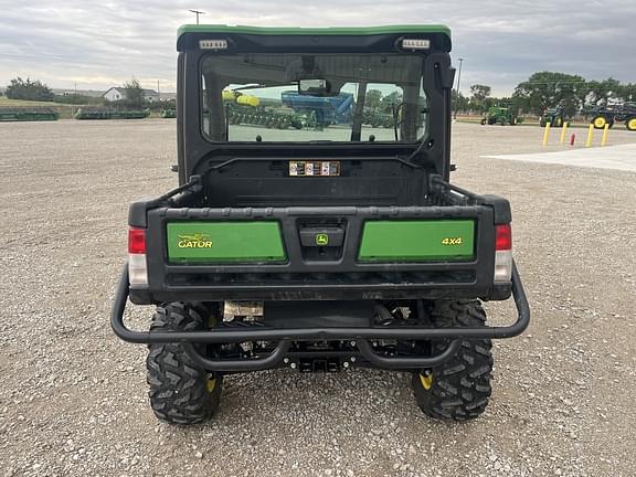 Image of John Deere XUV 835R equipment image 4