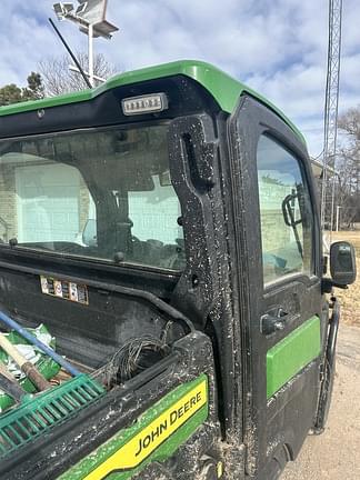 Image of John Deere XUV 835R equipment image 3