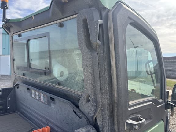 Image of John Deere XUV 835R equipment image 4