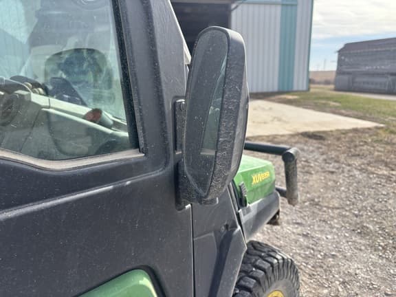 Image of John Deere XUV 835R equipment image 3