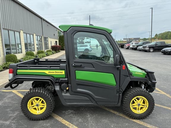 Image of John Deere XUV 835R equipment image 1
