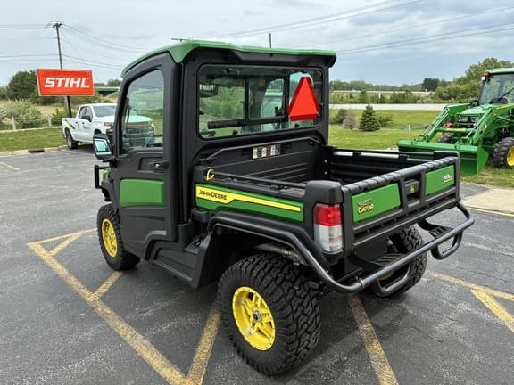 Image of John Deere XUV 835R equipment image 4