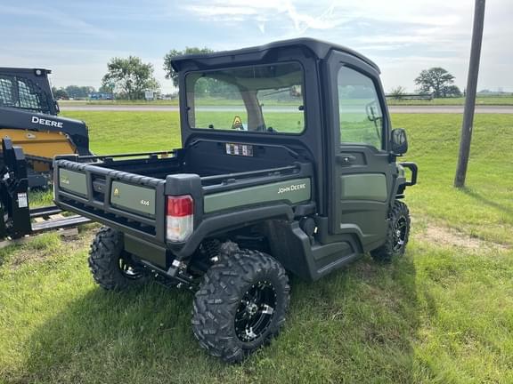 Image of John Deere XUV 835R equipment image 3