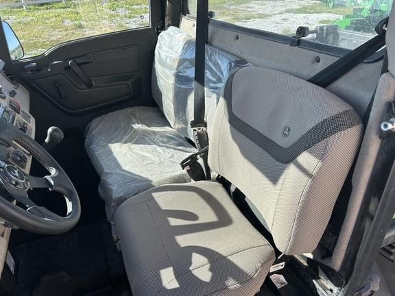 Image of John Deere XUV 835R equipment image 4