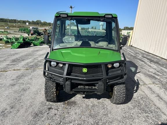 Image of John Deere XUV 835R equipment image 1