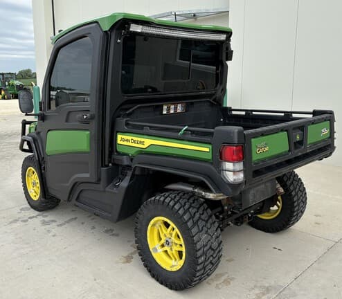 Image of John Deere XUV 835R equipment image 4