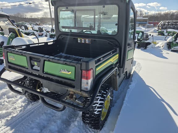 Image of John Deere XUV 835R equipment image 3