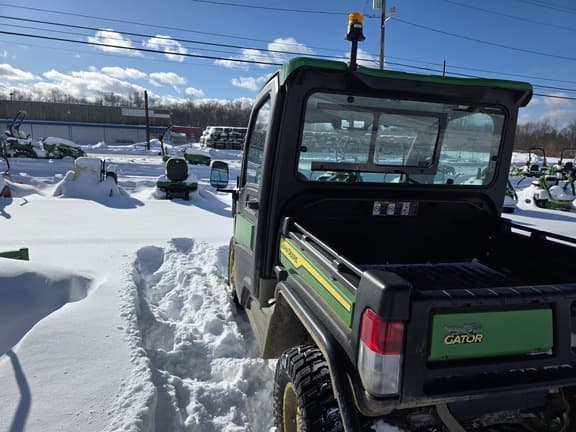 Image of John Deere XUV 835R equipment image 2