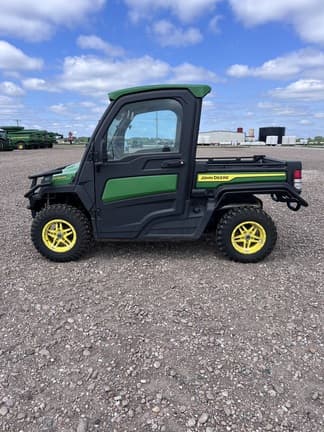 Image of John Deere XUV 835R equipment image 1