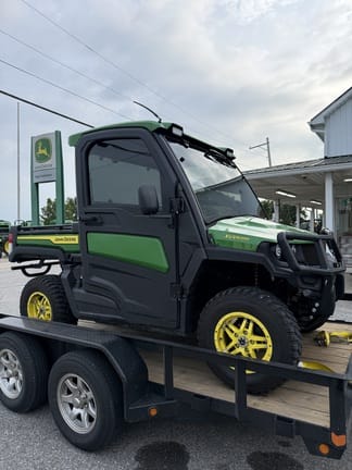 2024 John Deere XUV 835R Equipment Image0
