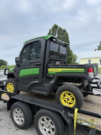Image of John Deere XUV 835R equipment image 4