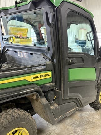 Image of John Deere XUV 835R equipment image 2