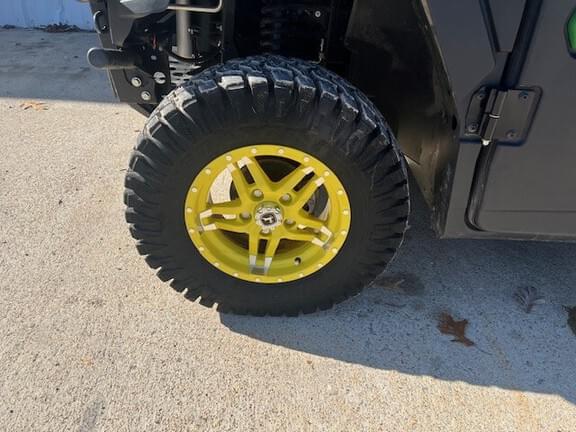 Image of John Deere XUV 835R equipment image 2