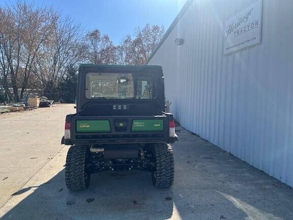 Image of John Deere XUV 835R equipment image 1